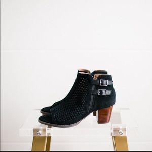 Vionic Chryssa Bootie Black leather women’…